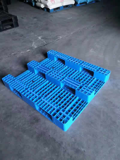 如何通過氣味辨別塑料托盤的材質